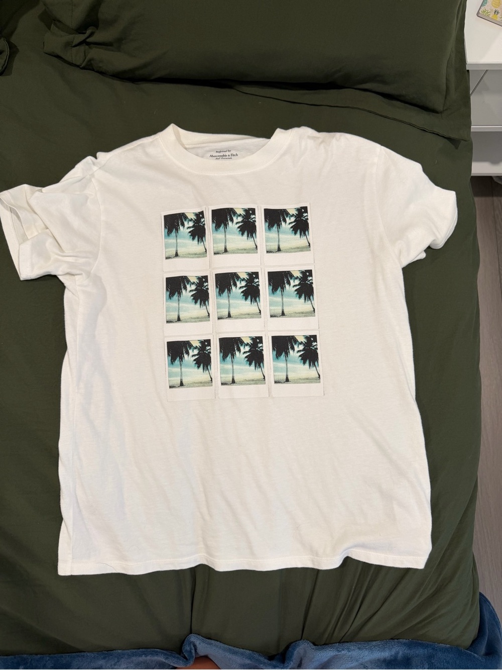 Abercrombie & Fitch Graphic Tee